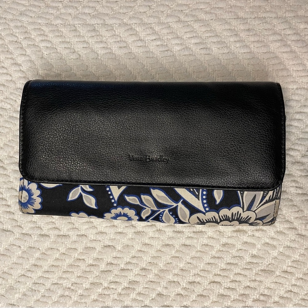 Vera Bradley RFID Audrey Snow Lotus Wallet